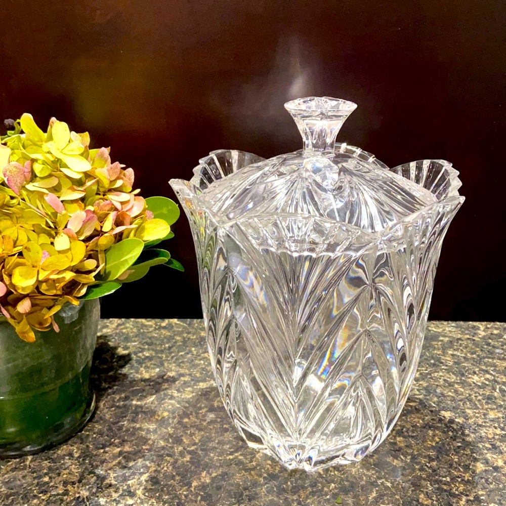 Crystal covered biscuit / candy barrel